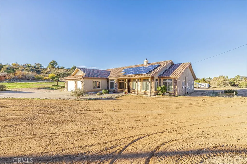 3335 E Avenue T8, Palmdale, California 93550 home-pic-10